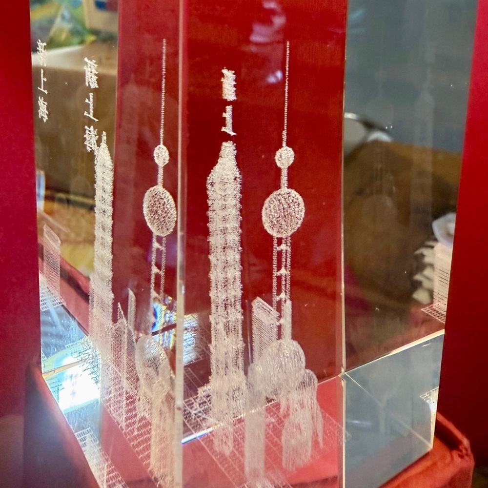 Etched crystal paperweight Shanghai​ - Picture 6 of 15